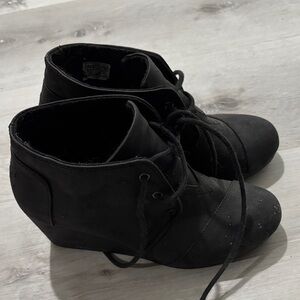 TOMS
 Black Women's WEDGE Ankle Boots